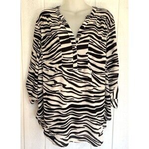 Torrid Harper Womens Sz 18/20 Semi Opaque Zebra V-Neck Blouse Size 2 Tab Sleeve